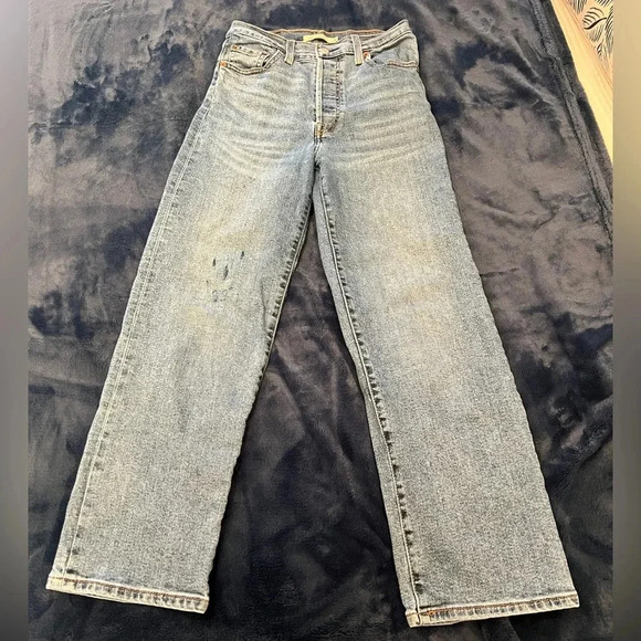 The Levi's Women's Ribcage Straight Ankle jean size 26 with paint stain indigo - Picture 7 of 7